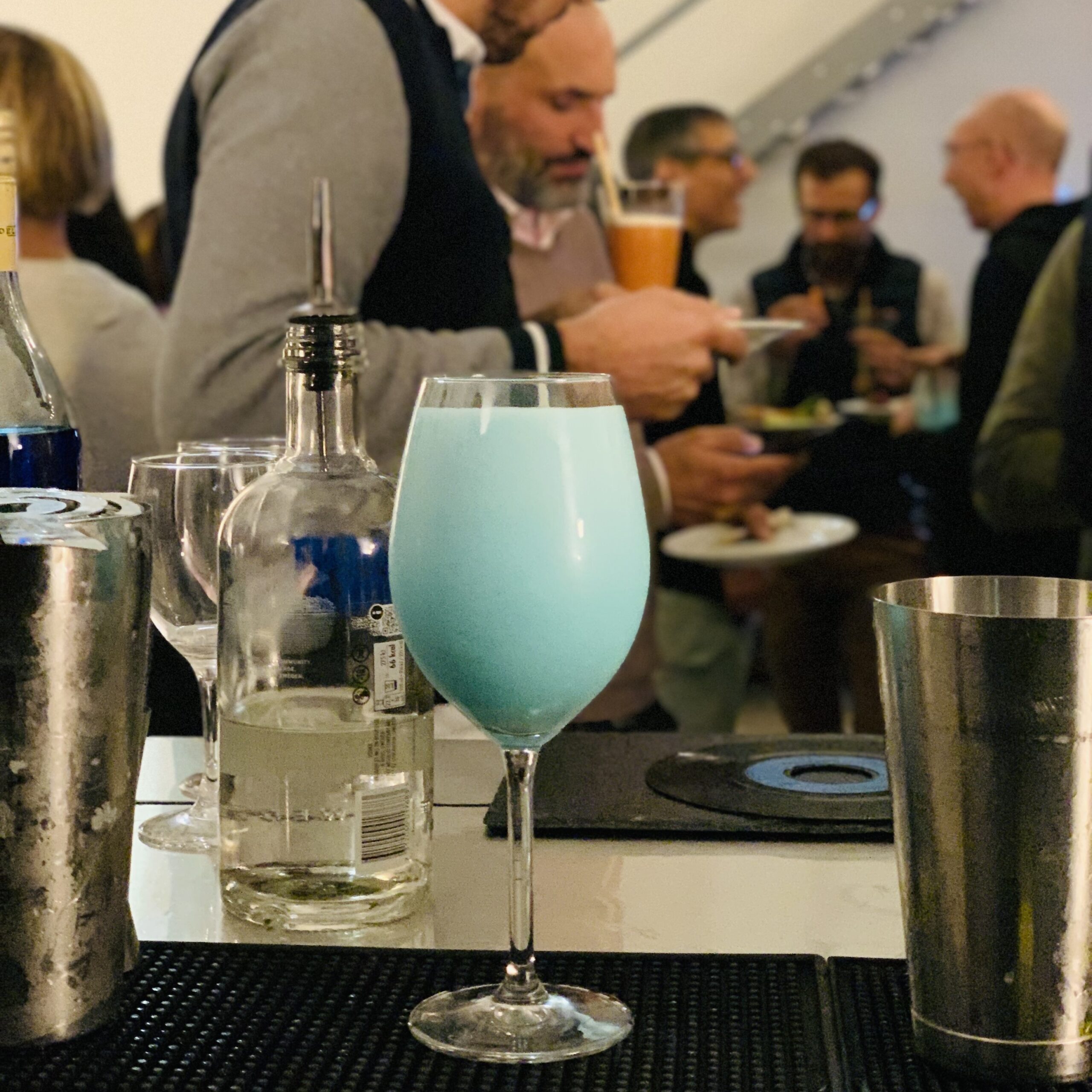 cocktail signature aux couleurs d'une entreprise lors d'un seminaire d'entreprise a blagnac
