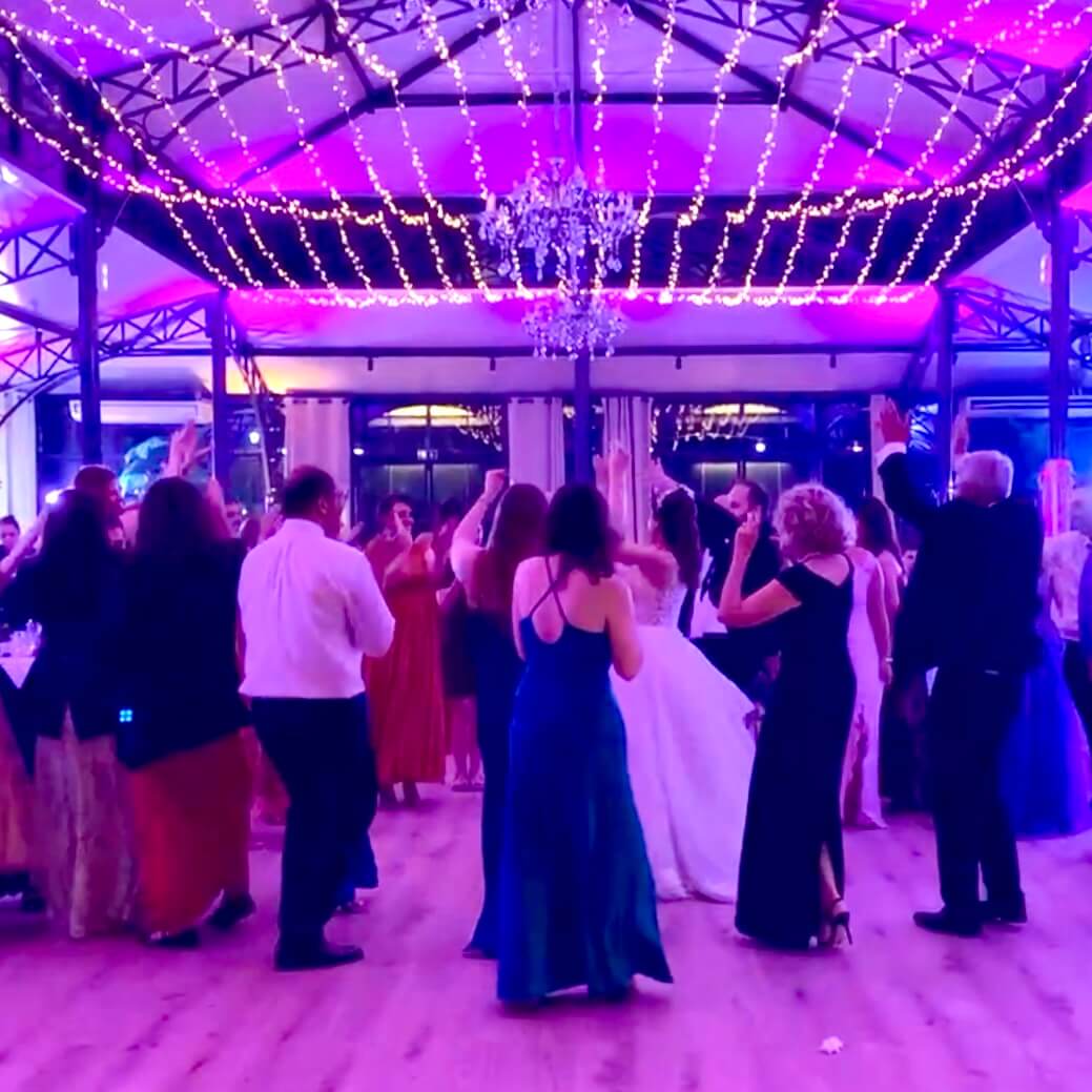 soiree dansante lors du mariage je J&H au chateau de longpre en Ariege